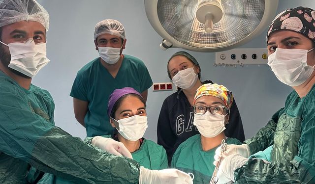 Kağızman Devlet Hastanesinde bir ilk; Karın kesisi olmadan rahim alma ameliyatı başarı ile gerçekleştirildi
