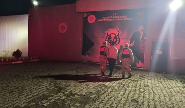 Kars’ta dolandırıcılık suçundan 5 yıl hapis cezası bulunan şahıs yakalandı