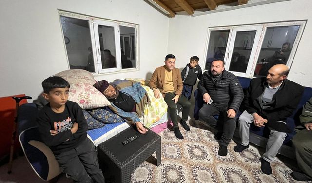 “Hayırlı Günler Komşum, Derdin Derdimizdir” projesi kapsamında Çiçek teyzeye yardım eli uzatıldı