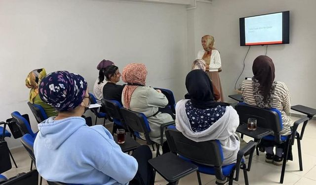 Kars’ta Aile Destek Merkezi Dijital Okuryazarlık Eğitimi düzenlendi