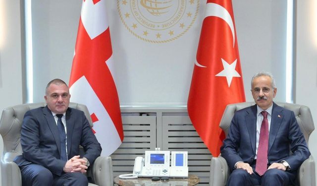 Bakan Uraloğlu, Gürcistan Altyapı Bakanı Sokhadze ile görüştü