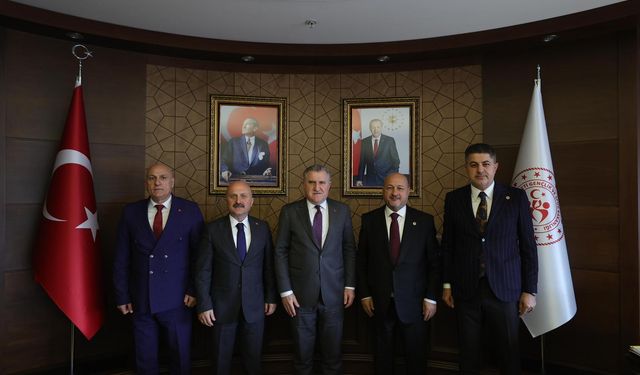 Kurt: "Adıyaman-İzmir ve Adıyaman-Antalya uçuşları başlatılmalı”