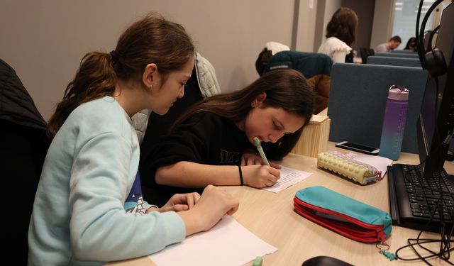 Efeler’de Dijital Gençlik Merkezi eğitimleri başladı