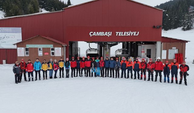 Zirvede hayat kurtaran tatbikat