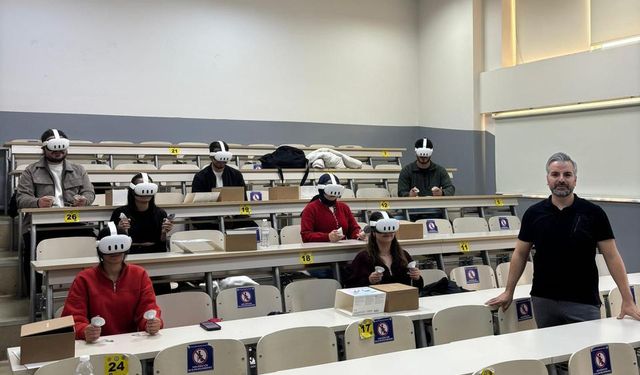 ADÜ’de öğretmen adayları sanal gerçeklikle öğreniyor