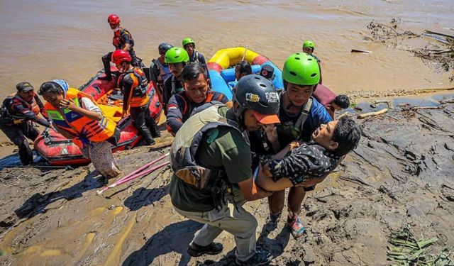 Endonezya'da meydana gelen afetlerde can kaybı 442’ye yükseldi