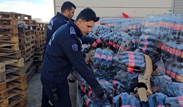 Eyyübiye zabıtası 8000 şişe kola imha etti