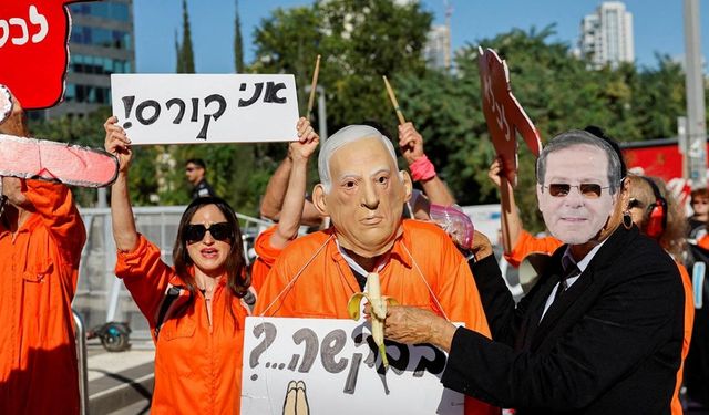 İsrail'de Netanyahu’ya af tepkisi büyüyor: Cumhurbaşkanlığı önünde protesto