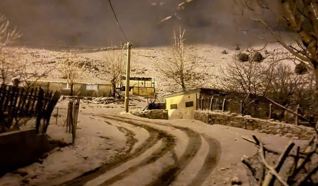 Feslikan yaylası beyaza büründü