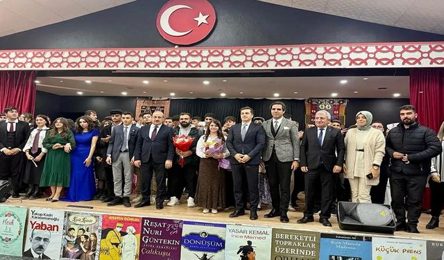 Eruh’ta Roman kahramanları sahneye taşındı