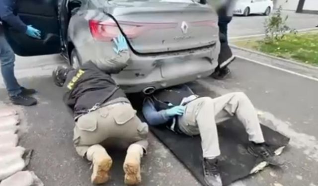 Otomobilin koltuklarına gizlenmiş 56 kilo uyuşturucu ele geçirildi