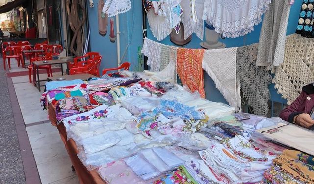 Aydın’da el emeği oya pazarında yaşatılıyor