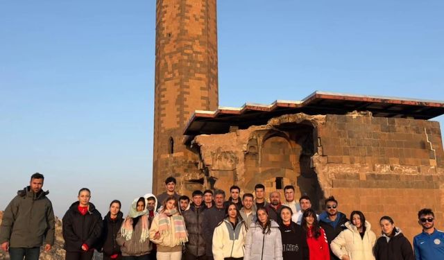 Misafir sporculara Gazi Kars'ın tarihi mirası tanıtıldı