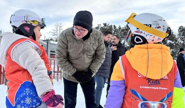 Kristal Kar Diyarında Vali Polat ve "Surfer Boy" Sarıkamış’ta