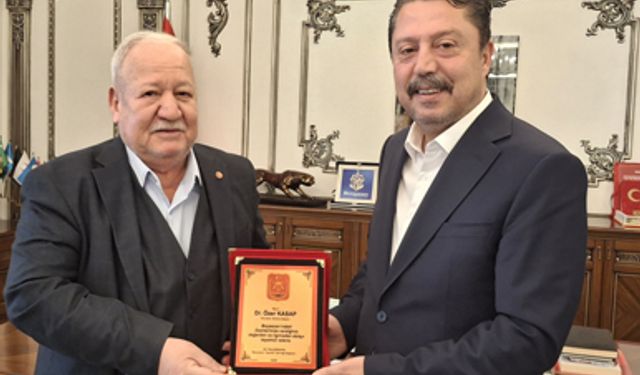 Beypazarı Muharip Gaziler Derneğinden belediye başkanına plaket