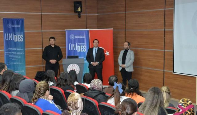 Kars’ta Yüzme Sporu Aday Hakem Kursu yoğun ilgiyle başladı