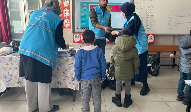 Kars’ta gönülleri ısıtan hareket: "Kış Bayramı" köy okullarına ulaştı