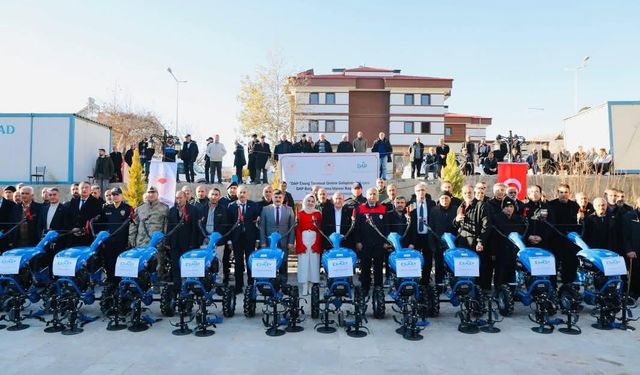 Baskil’de çiftçilere 100 adet dizel çapa makinesi dağıtıldı