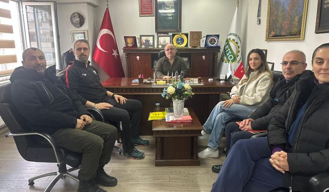 Artvinspor Kulübü Başkanı Yıldırım, kulübün antrenörleriyle istişarelerde bulundu