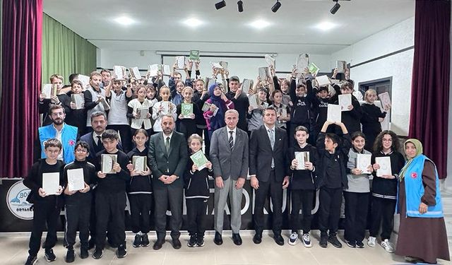 Rize’de Seçmeli Kur’an-ı Kerim dersini seçen öğrencilere manevi hediye