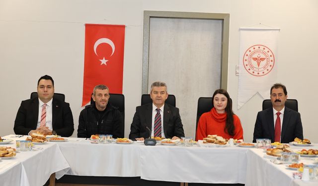 Artvin Valisi Ergün, tütün ve tütün ürünlerinin kullanımını bırakan 15 kişiye teşekkür belgesi verdi