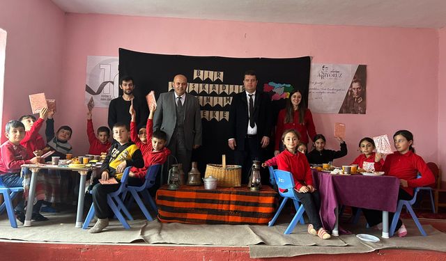 Ardanuç'un tek köy ilkokulunda “"Tutum, Yatırım ve Türk Malları Haftası" heyecanı