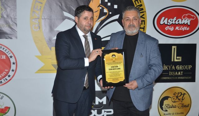 Özgün Medya Haber Ajansı İmtiyaz Sahibi Aydın Özgün’e “Yılın Gazetecisi” ödülü