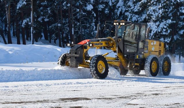 Yoğun kar nedeniyle 1117 yol ulaşıma kapandı