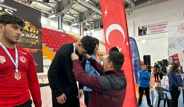 U-17 Serbest ve grekoromen Grup Güreş müsabakaları tamamlandı