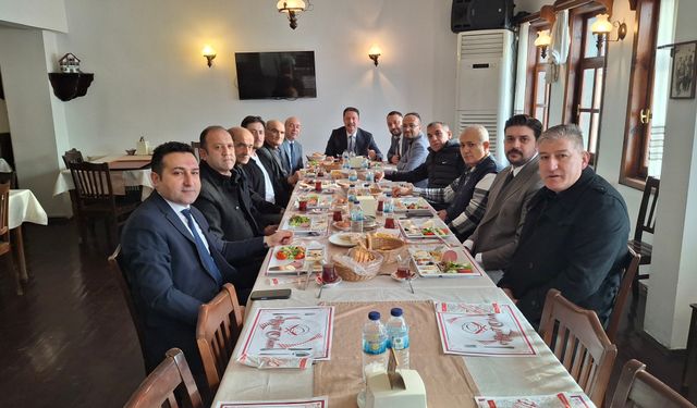 Başkan Dr. Özer Kasap, oda başkanları ve adaylarıyla kahvaltıda bir araya geldi