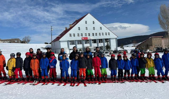 “Karın Yıldızları Sarıkamış’ta” projesi kapsamında öğrencilere moral ziyareti