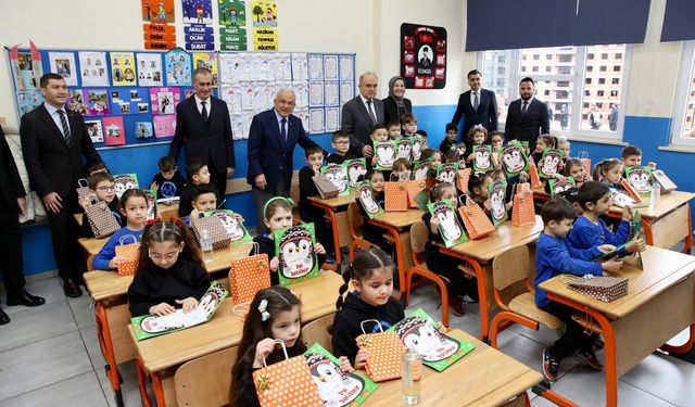 Başkan Güler öğrencilerin karne sevincine ortak oldu