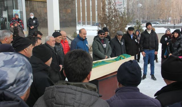 Kars İl Milli Eğitim Müdürlüğü personeli Yasin Gülmez dualarla son yolculuğuna uğurlandı