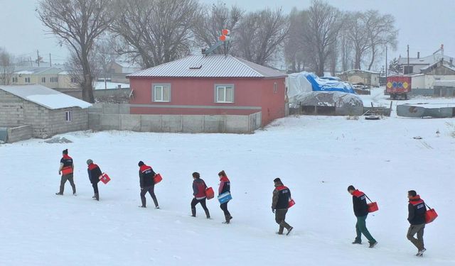 Kars’ta veteriner ekipleri, zorlu hava şartlarına rağmen sahadalar!