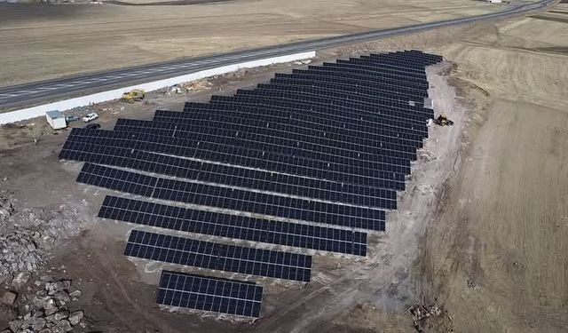 Kars İl Özel İdaresi’nden enerji hamlesi: 60 milyon liralık GES elektrik üretimine başladı