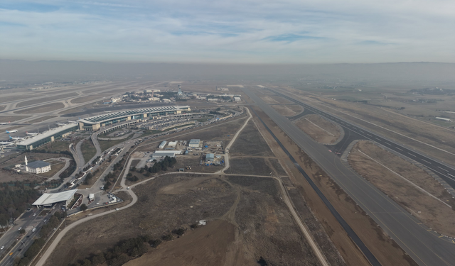 Esenboğa Havalimanı’nda 3’üncü pist ve yeni kontrol kulesi hizmete açıldı