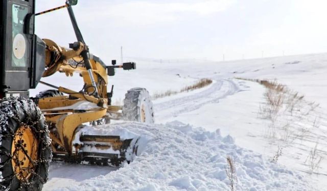Kars’ta kar ve tipi ulaşımı olumsuz etkiledi: 170 köy yolu kapandı