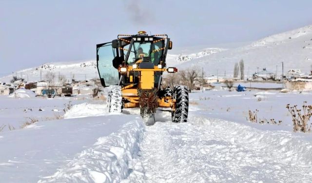 Kars’ta karla mücadele sürüyor: Kapanan 208 köy yolunun 190’ı ulaşıma açıldı
