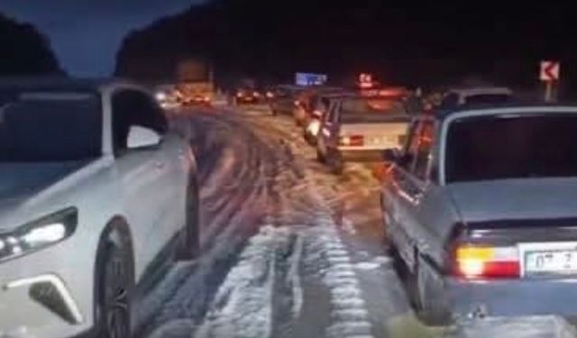 Kaş–Demre kara yolunda dolu ulaşımı aksattı