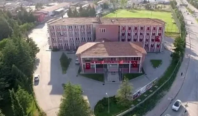 Genel sekreter değil, yardımcıları değişti