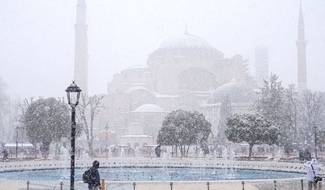 İstanbul’da kar yağışı hayatı olumsuz etkiledi