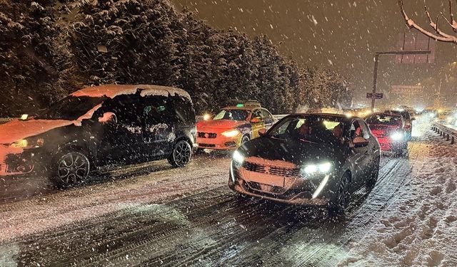 İstanbul’da kar yağışı ulaşımı olumsuz etkiledi
