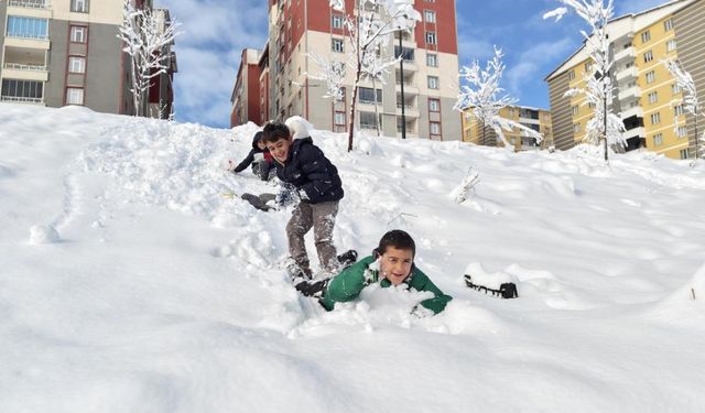 Kar yağışı nedeniyle birçok ilde eğitime ara verildi