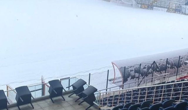 Yoğun kar maçı iptal ettirdi