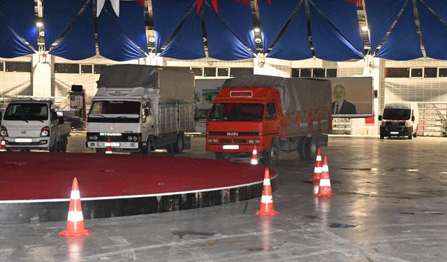 Başkan Başdeğirmen soğuk havalara karşı pazarcı esnafına gökkubbe fuar alanı’nı açtı