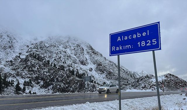 Alacabel’de kar yağışı etkisini sürdürüyor: Kar kalınlığı 30 santimetreye ulaştı