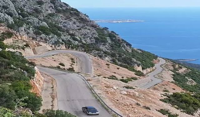 Bezirgan–Kalkan yeni yolunda fırtına tehlikesi: Araç devrildi