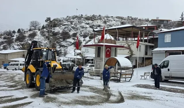 Pozantı-Ulukışla yolu kar yağışı sebebiyle ulaşıma kapatıldı
