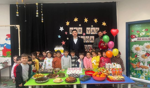 Digor Kaymakamı Kahraman "Bir Yaş Daha Aldık" parti heyecanına ortak oldu