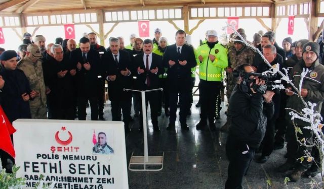 Fethi Sekin şehadet yıl dönümünde dualarla yâd edildi